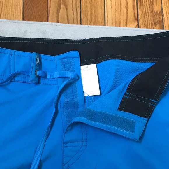 MENS QUICKSILVER BLUE BOARD SHORTS - SIZE 32 - Picture 4 of 9